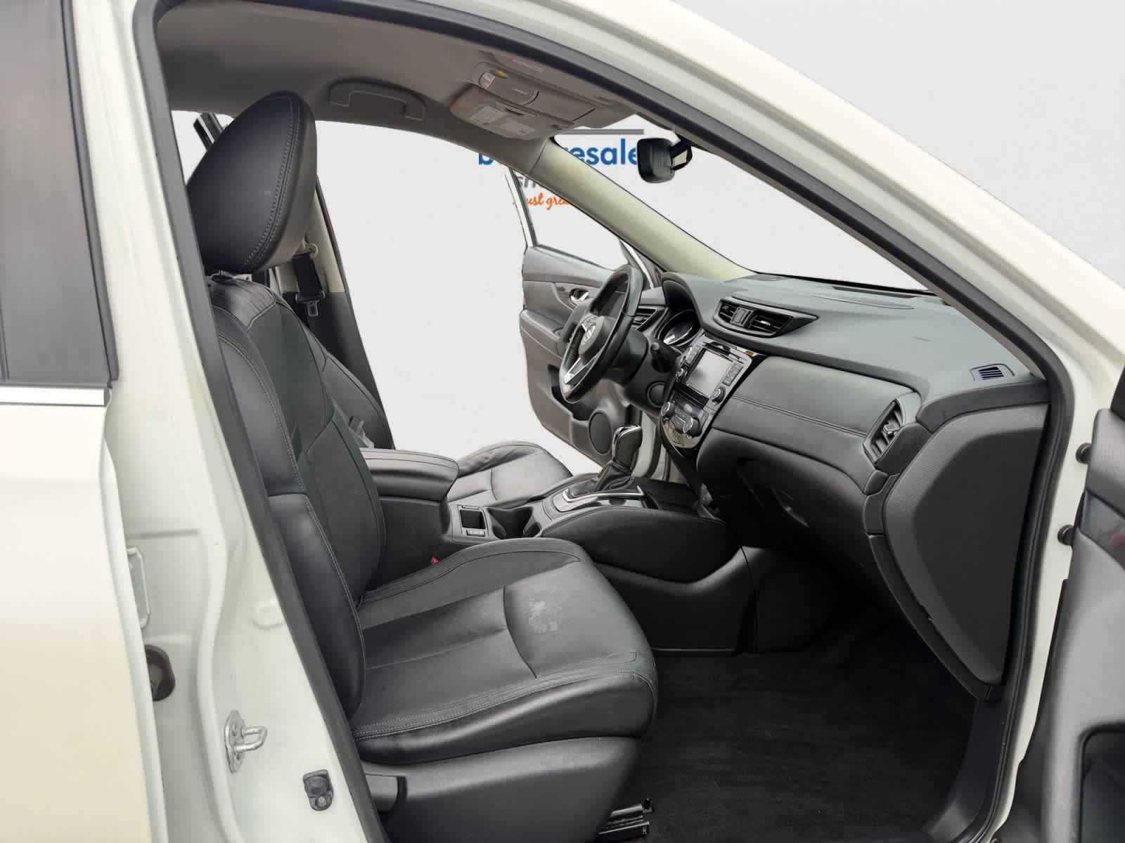 Used 2017 Pearl White Nissan SL image 23