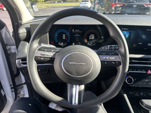 Used 2025 White Hyundai SEL image 20
