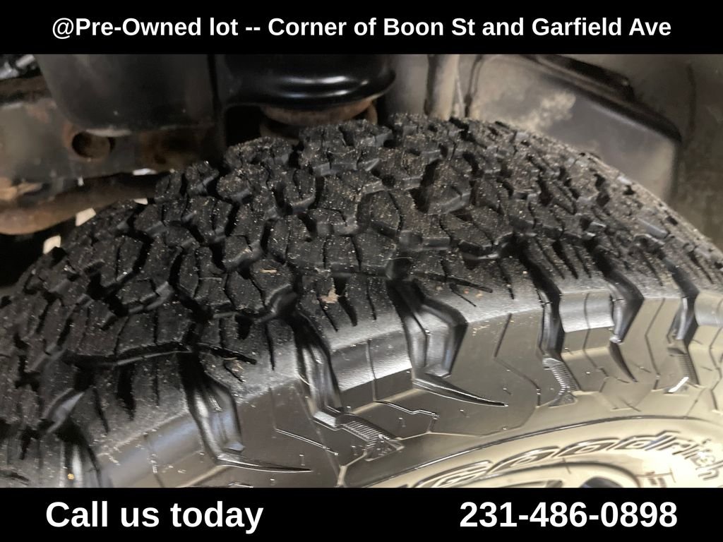 Used 2015 Silver Jeep Unlimited Sport image 12