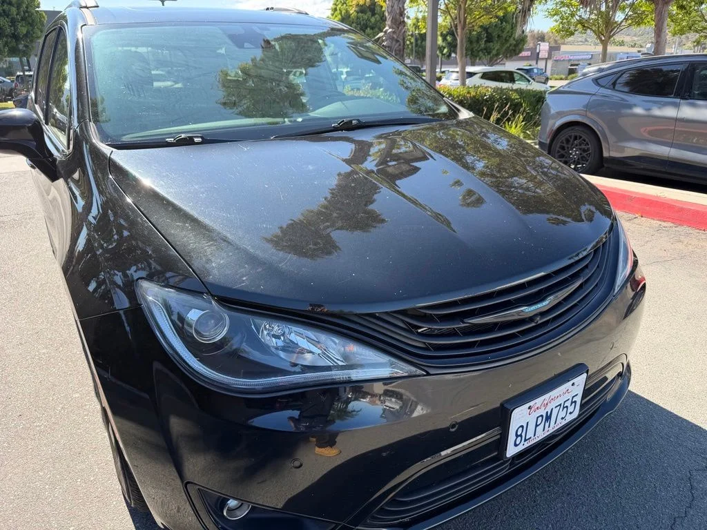 Used 2019 Black Chrysler Limited image 1