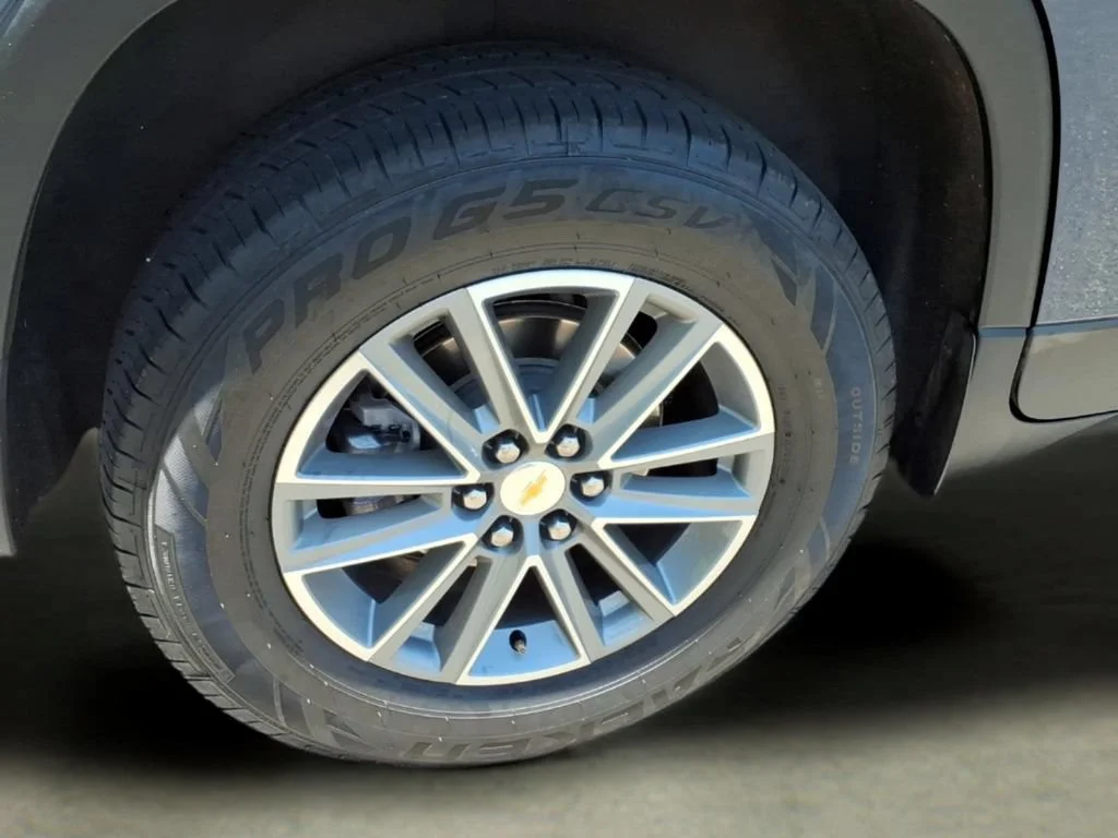 Used 2022 Northsky Blue Metallic Chevrolet LT Cloth image 34