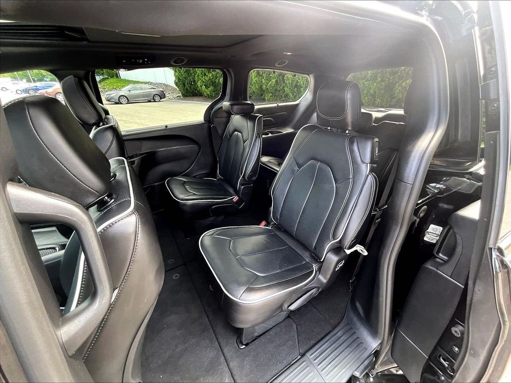 Used 2025 Black Chrysler Limited image 15