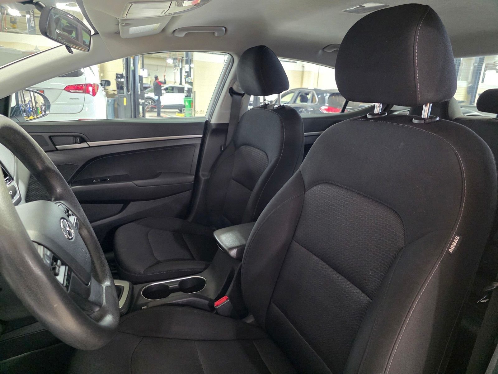 Used 2018 Quartz White Pearl Hyundai SE image 22