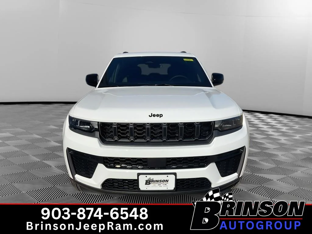 New 2027 Bright White Clear-Coat Paint Jeep Laredo Altitude image 2
