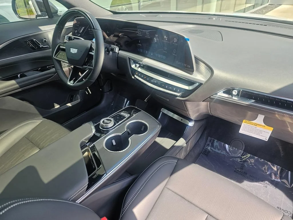 New 2026 Vibrant White Tricoat Cadillac Sport image 10