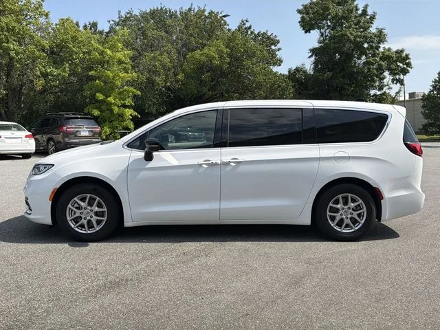Used 2024 White Chrysler Touring L image 10