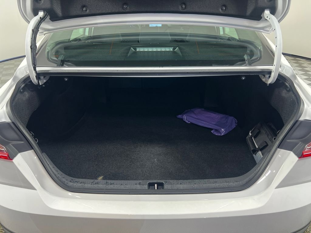 2025 Toyota Camry LE - Photo 18
