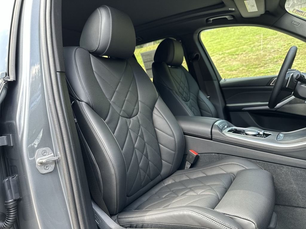 Used 2024 Gray BMW xDrive40i image 48