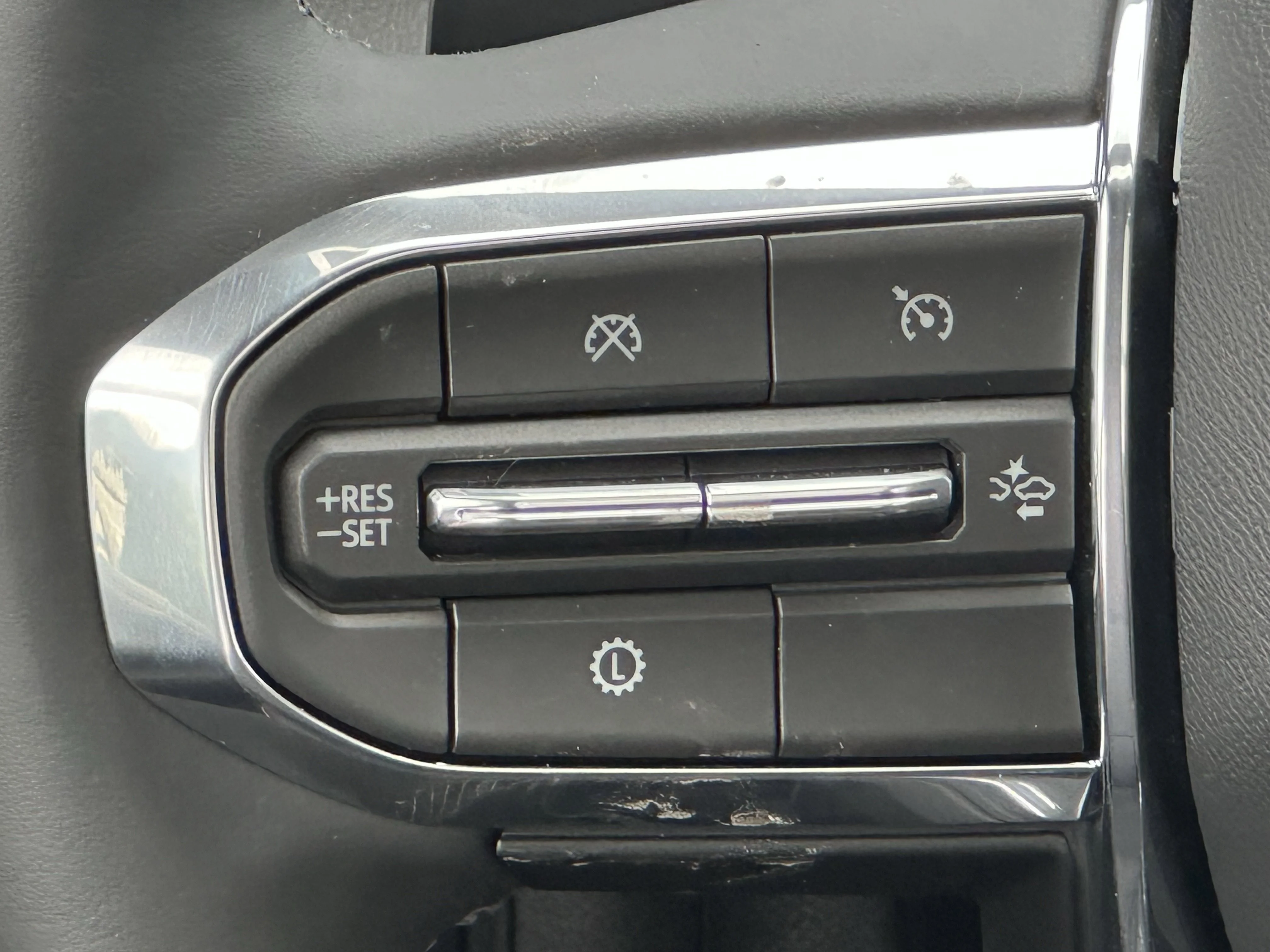 New 2026 Summit White GMC Elevation image 12