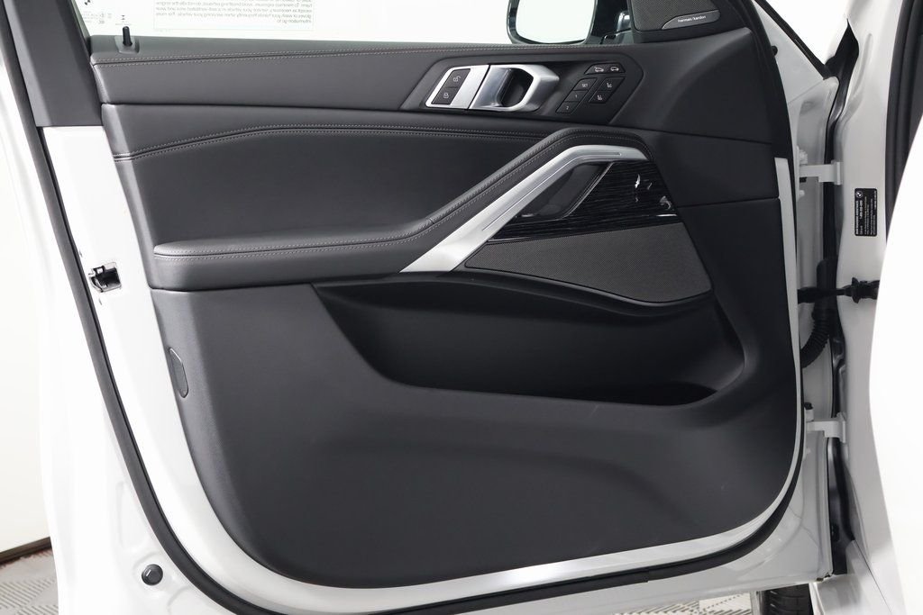 New 2027 Mineral White Metallic BMW xDrive40i image 7