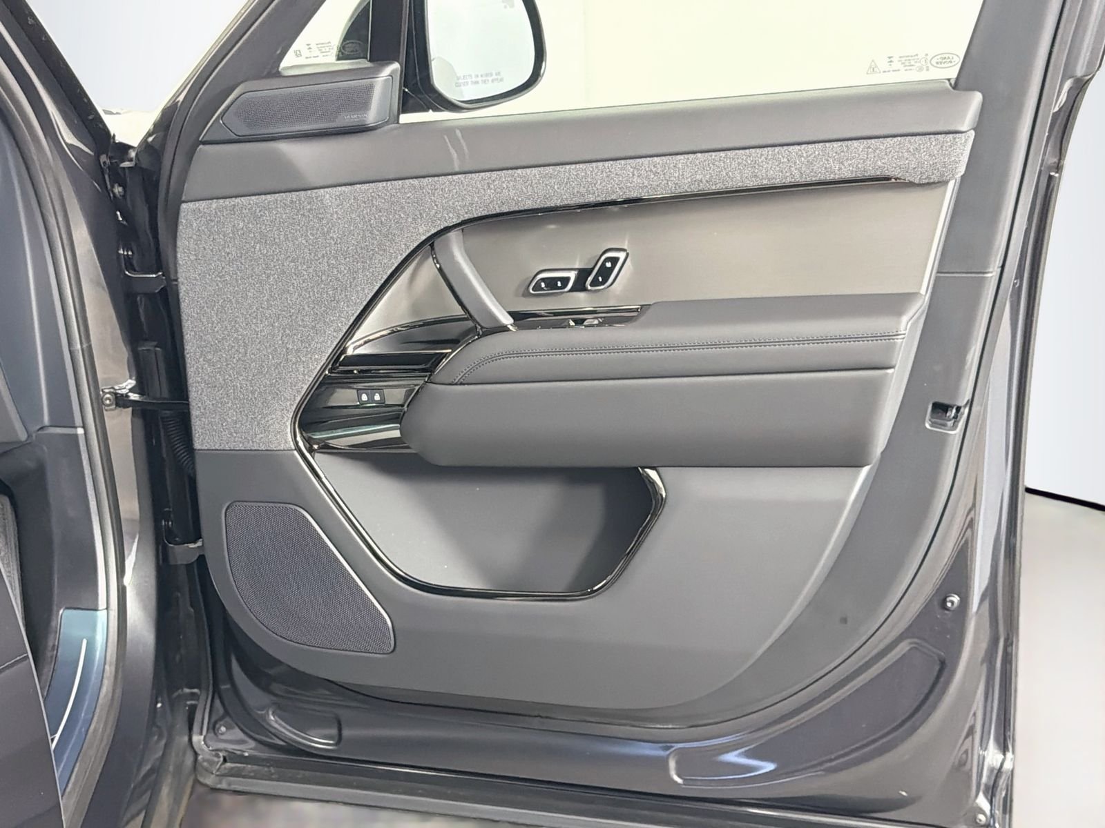 New 2026 Carpathian Grey Land Rover Dynamic SE image 33