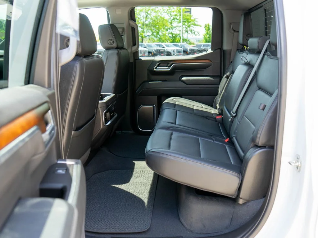 Used 2025 White GMC Denali image 13