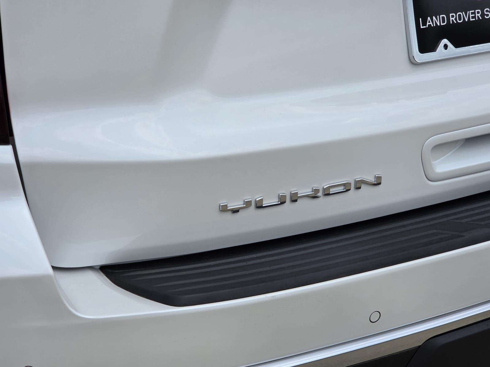 Used 2022 White Frost Tricoat GMC Denali image 8