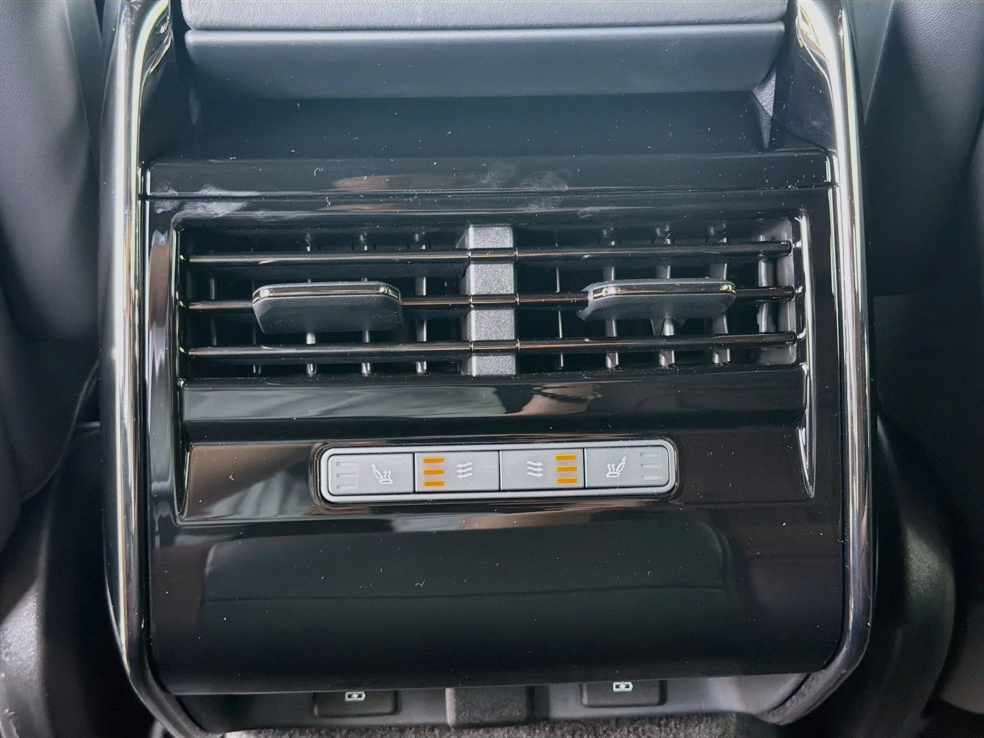 New 2026 Fuji White Land Rover Dynamic SE image 21