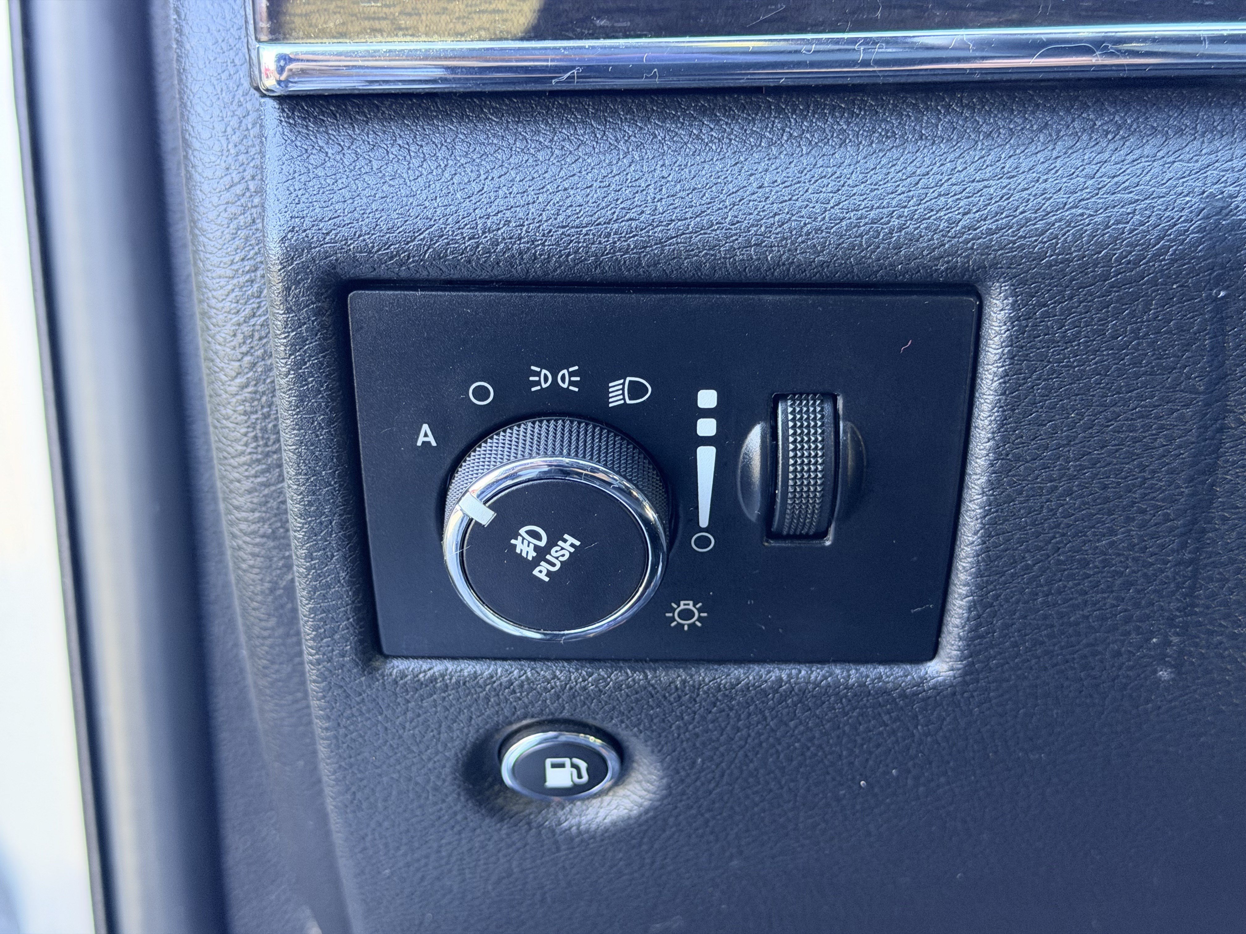 Used 2014 Silver Jeep Limited image 19