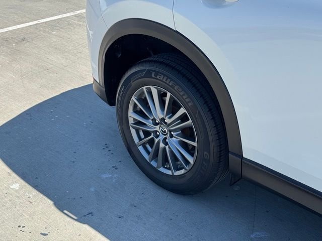 Used 2017 Snowflake White Pearl Mazda Sport image 25