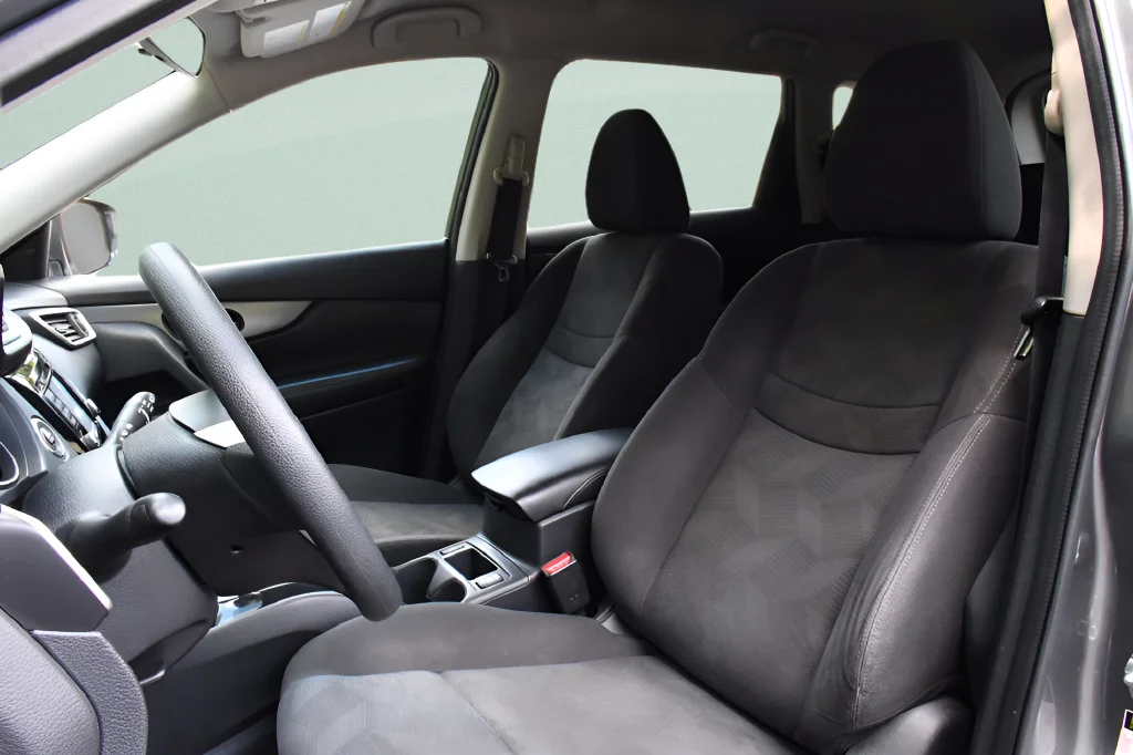 Used 2016 Gray Nissan SV image 11