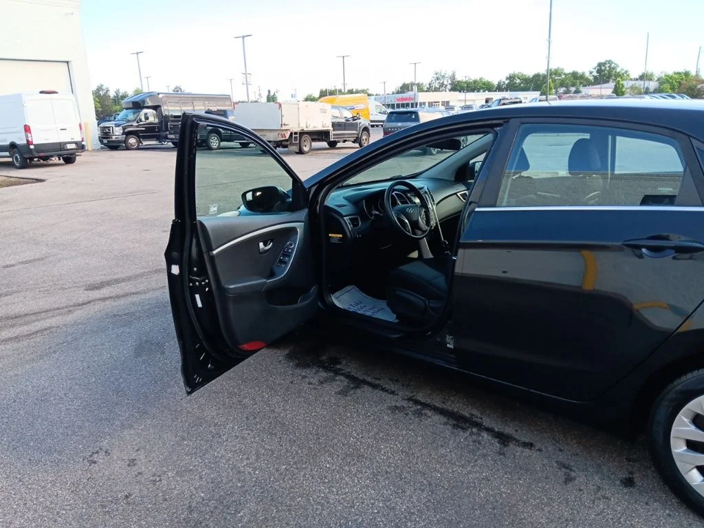 Used 2017 Black Noir Pearl Hyundai Base image 28