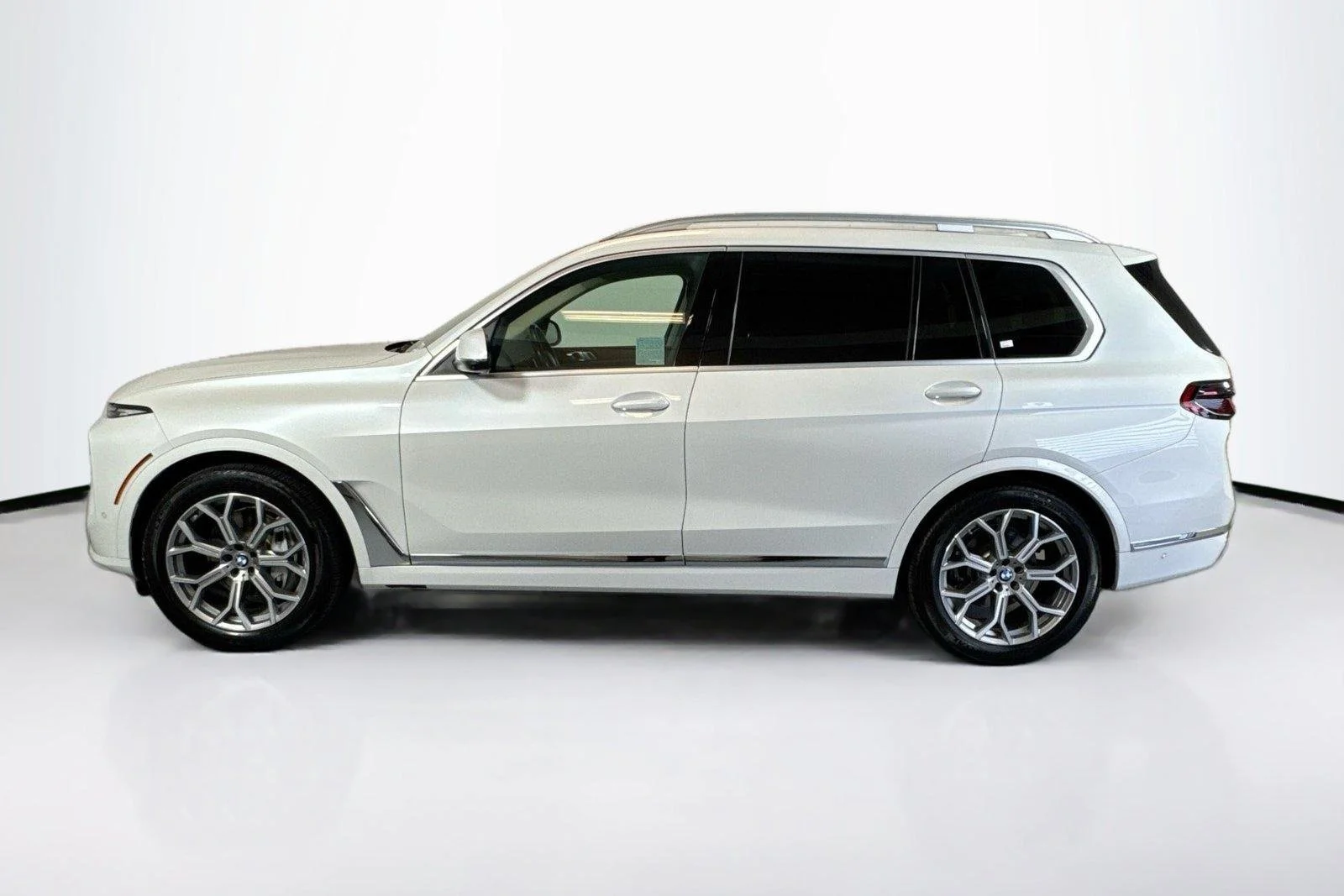 Used 2023 Alpine White BMW xDrive40i image 8