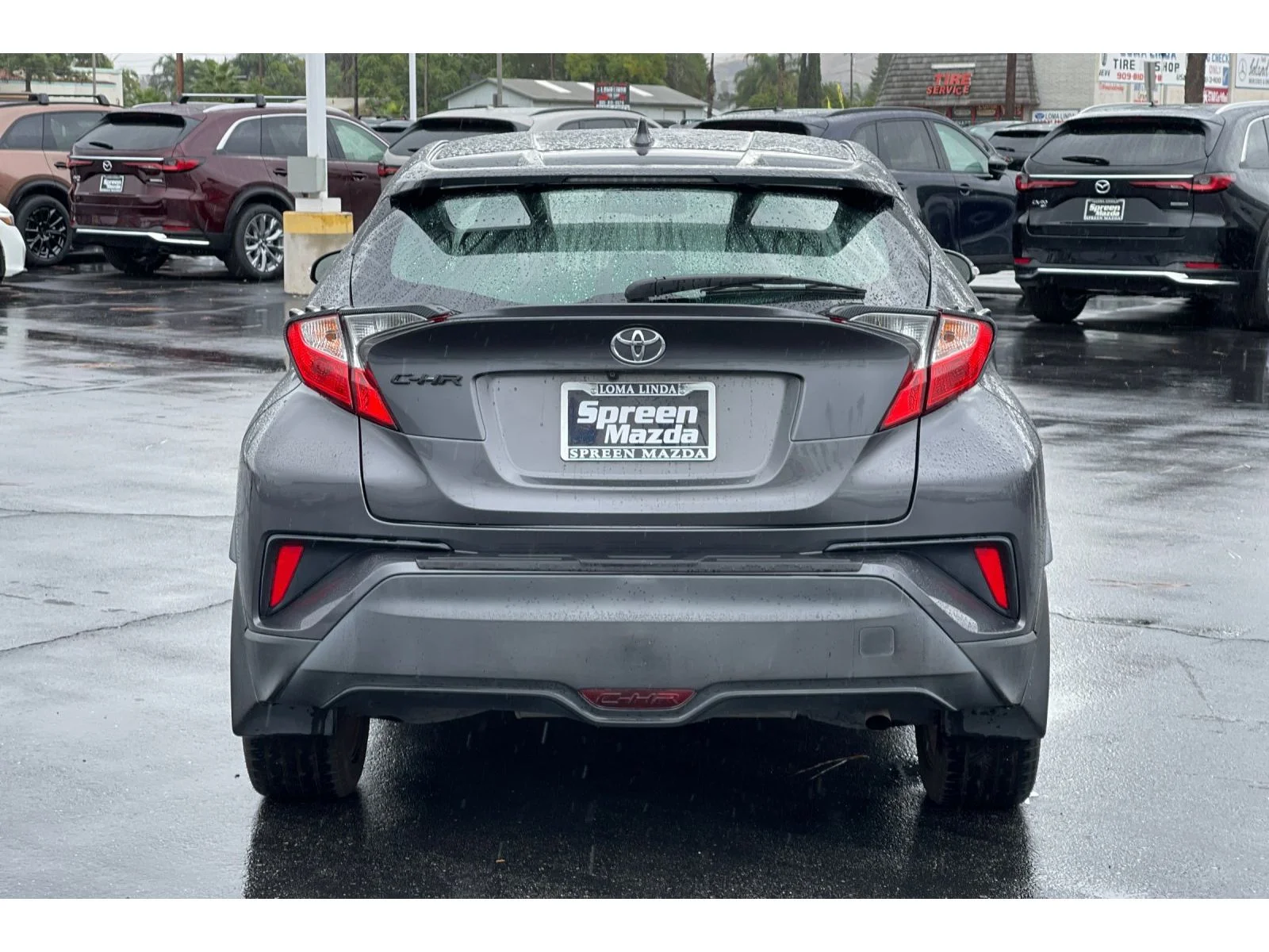 Used 2018 Magnetic Gray Metallic Toyota XLE Premium image 5