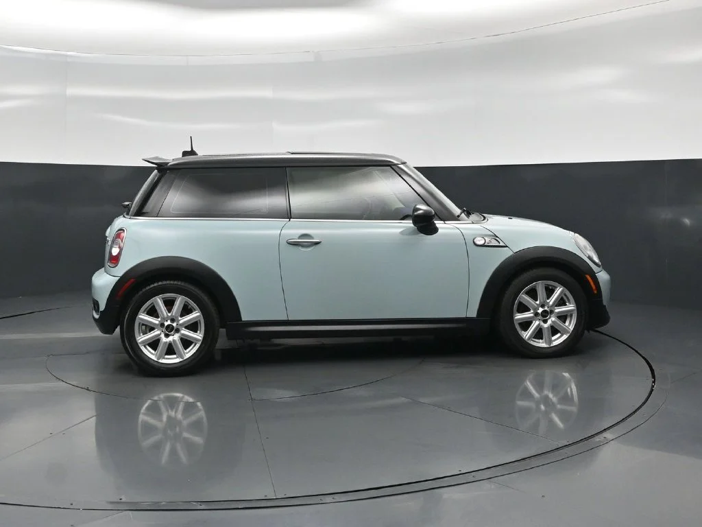 Used 2013 Blue MINI Base image 23