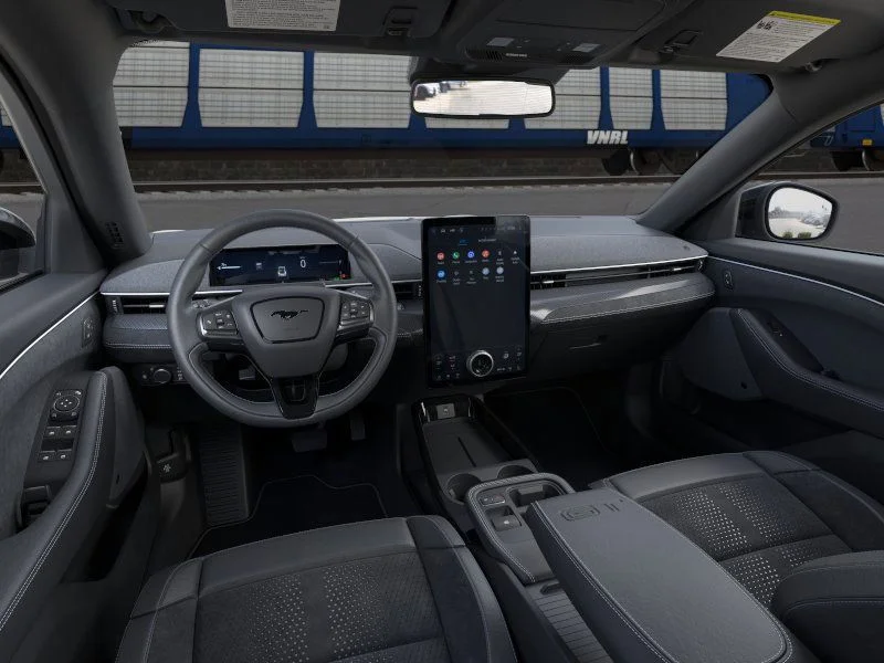 2025 Ford Mustang Mach-E GT - Photo 9