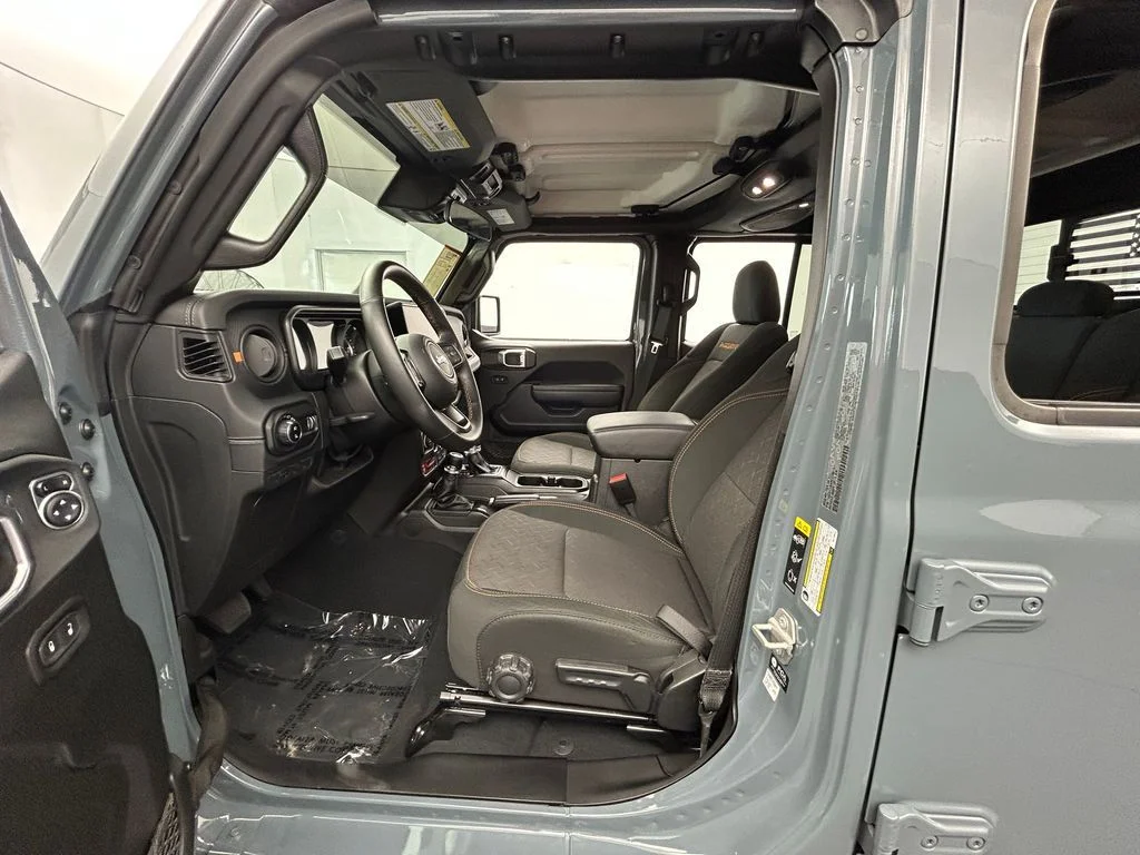 Used 2024 Anvil Clear Coat Jeep Mojave image 42