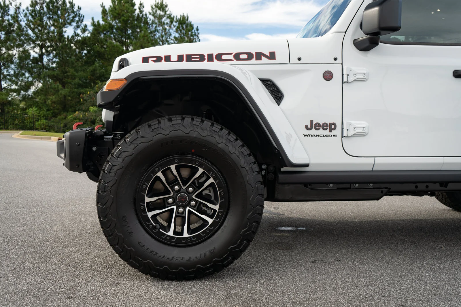 New 2027 Bright White Clear-Coat Paint Jeep Rubicon X image 12