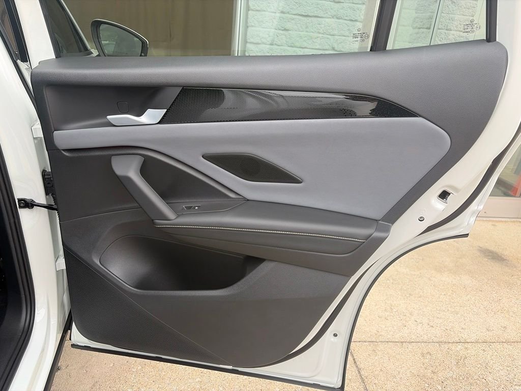 New 2026 Pure White Volkswagen SE image 25