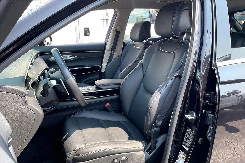 Used 2025 Black Genesis 2.5T image 24