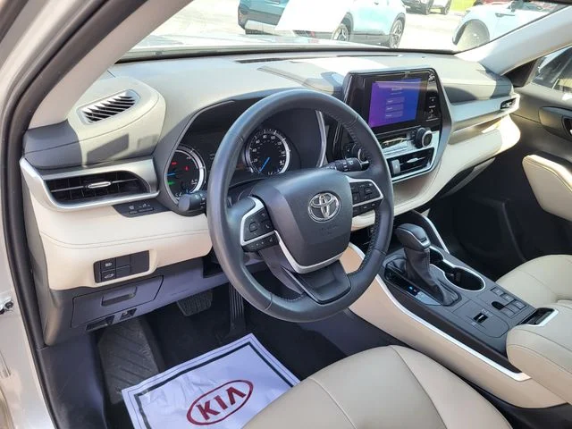 Used 2024 Silver Toyota XLE image 10