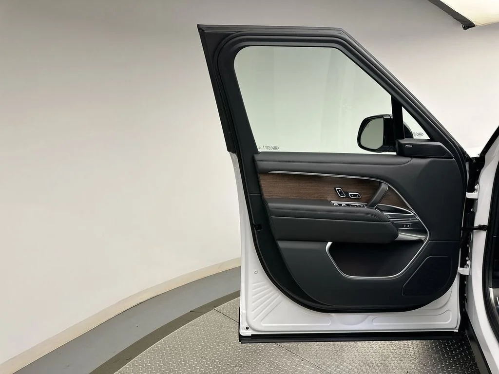 2026 Land Rover Range Rover SE - Photo 9