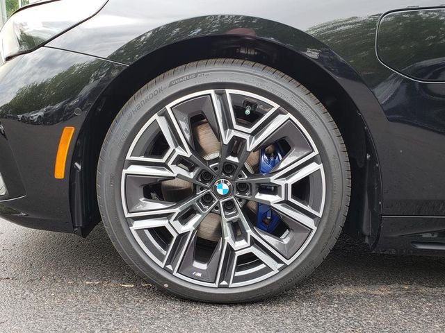 New 2027 Black Sapphire Metallic BMW 550e xDrive image 27