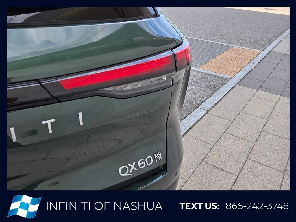 New 2027 DEEP EMERALD INFINITI Luxe AWD image 13