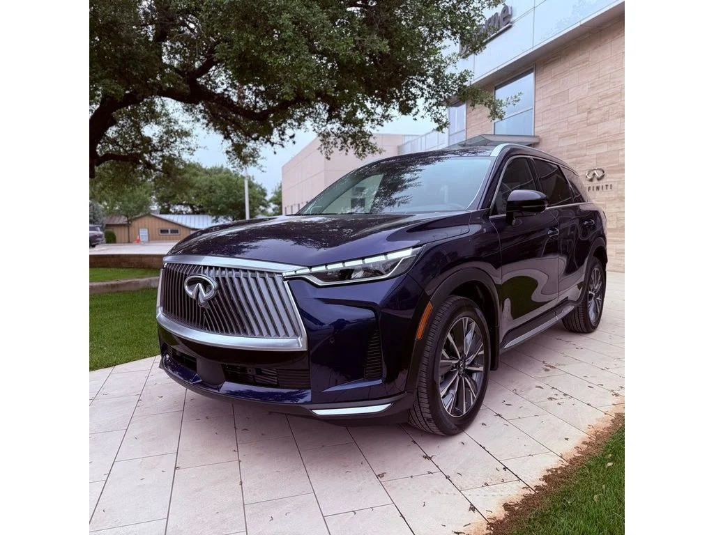 New 2026 Grand Blue INFINITI Luxe FWD image 2