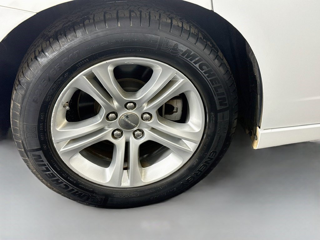 Used 2022 White Knuckle Clearcoat Dodge SXT image 28