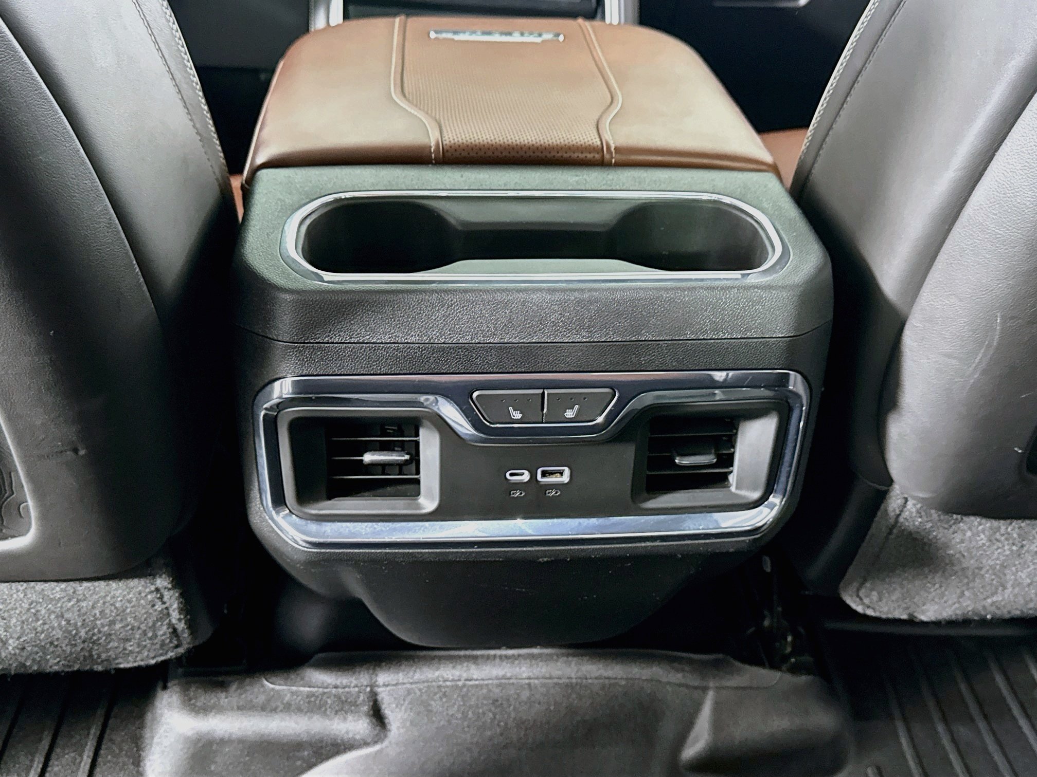 Used 2024 White GMC Denali Ultimate image 27