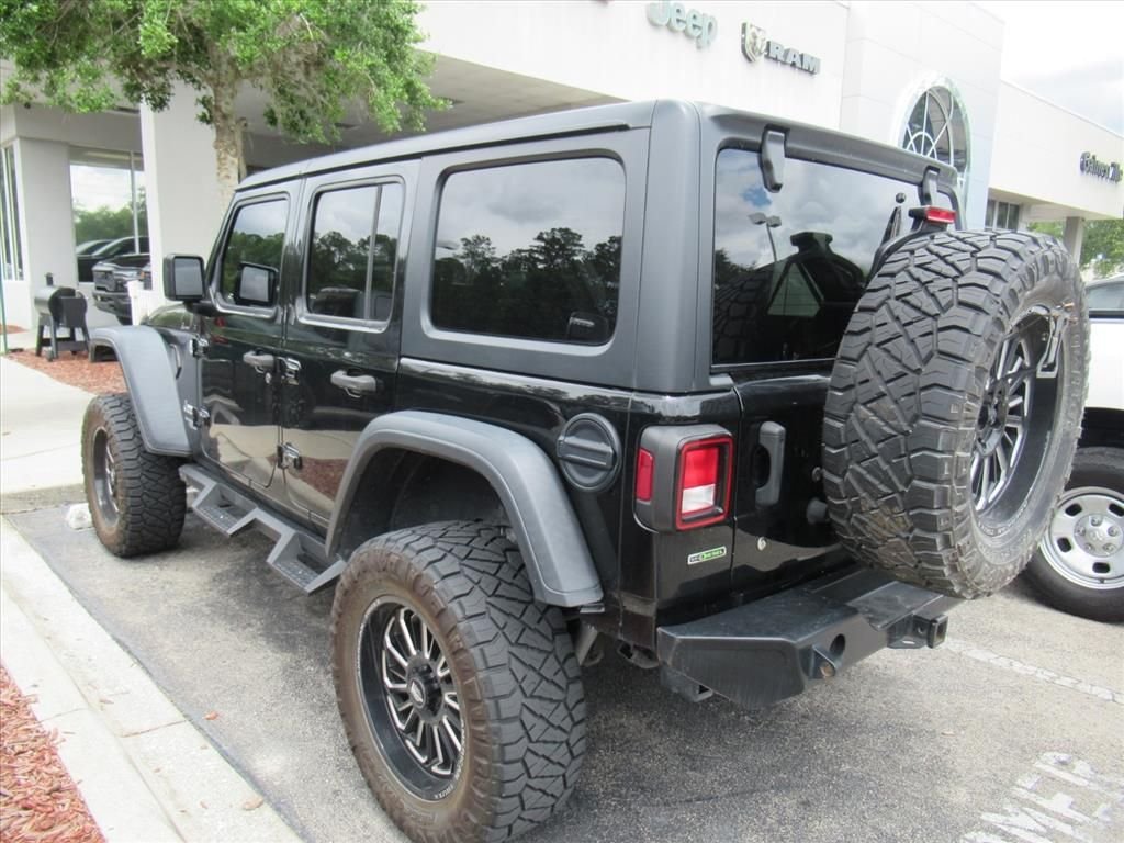 Used 2020  Jeep Unlimited Sport image 3