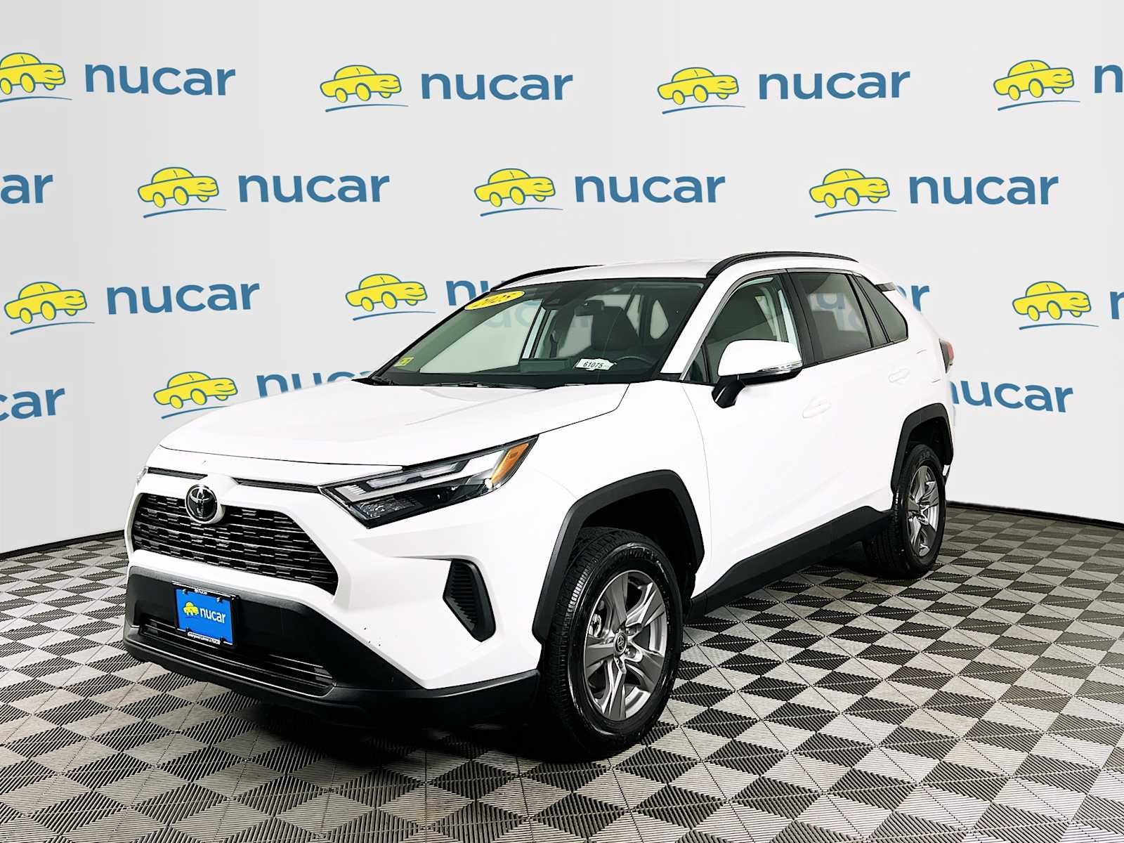 Used 2025 Ice Cap Toyota XLE image 3