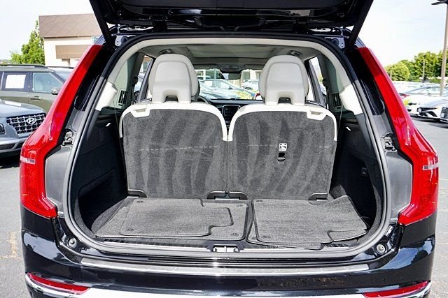 Used 2025 Black Volvo B6 Plus 6-Seater image 12