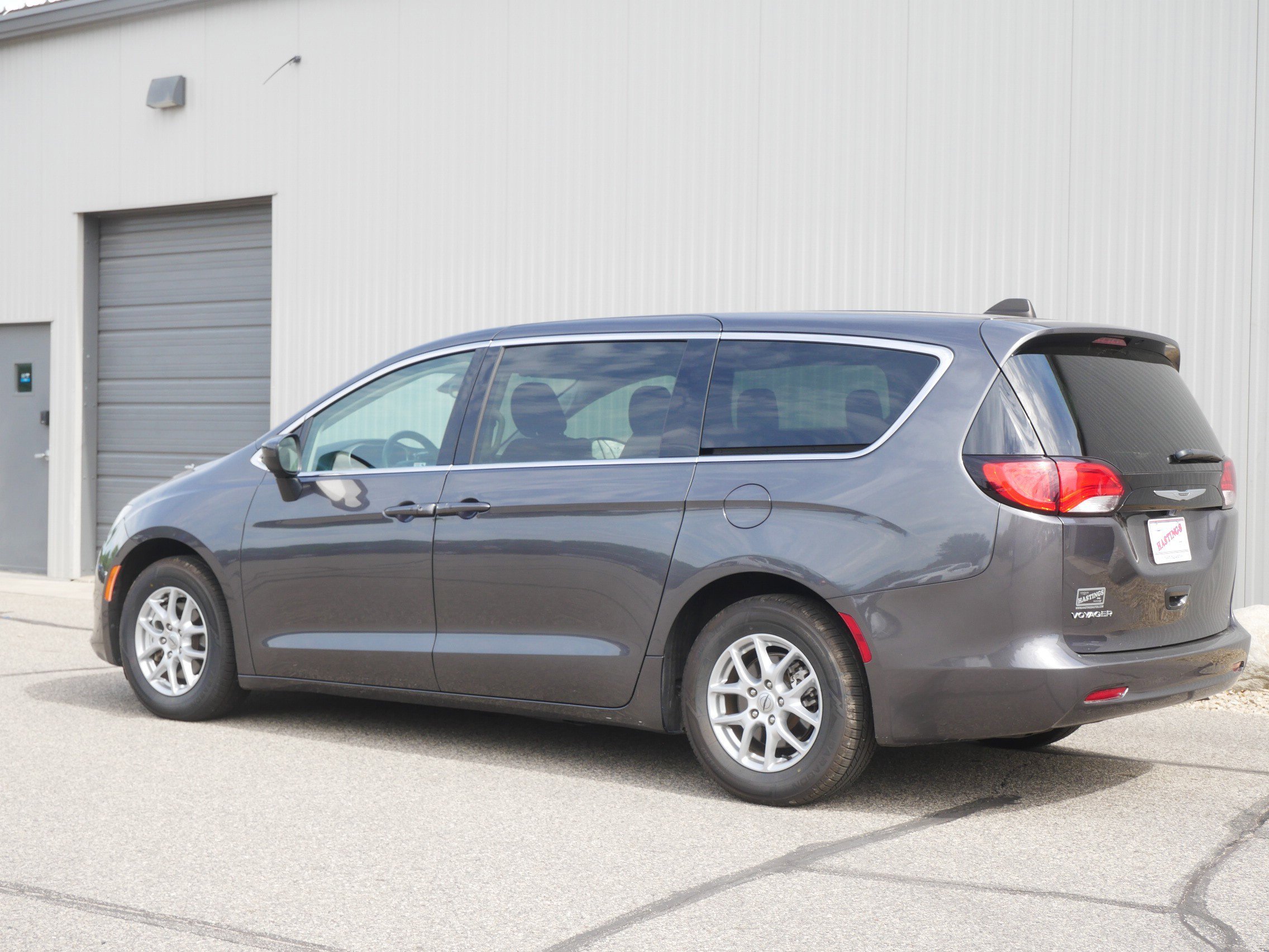 Used 2023 Granite Crystal Metallic Clearcoat Chrysler LX image 3