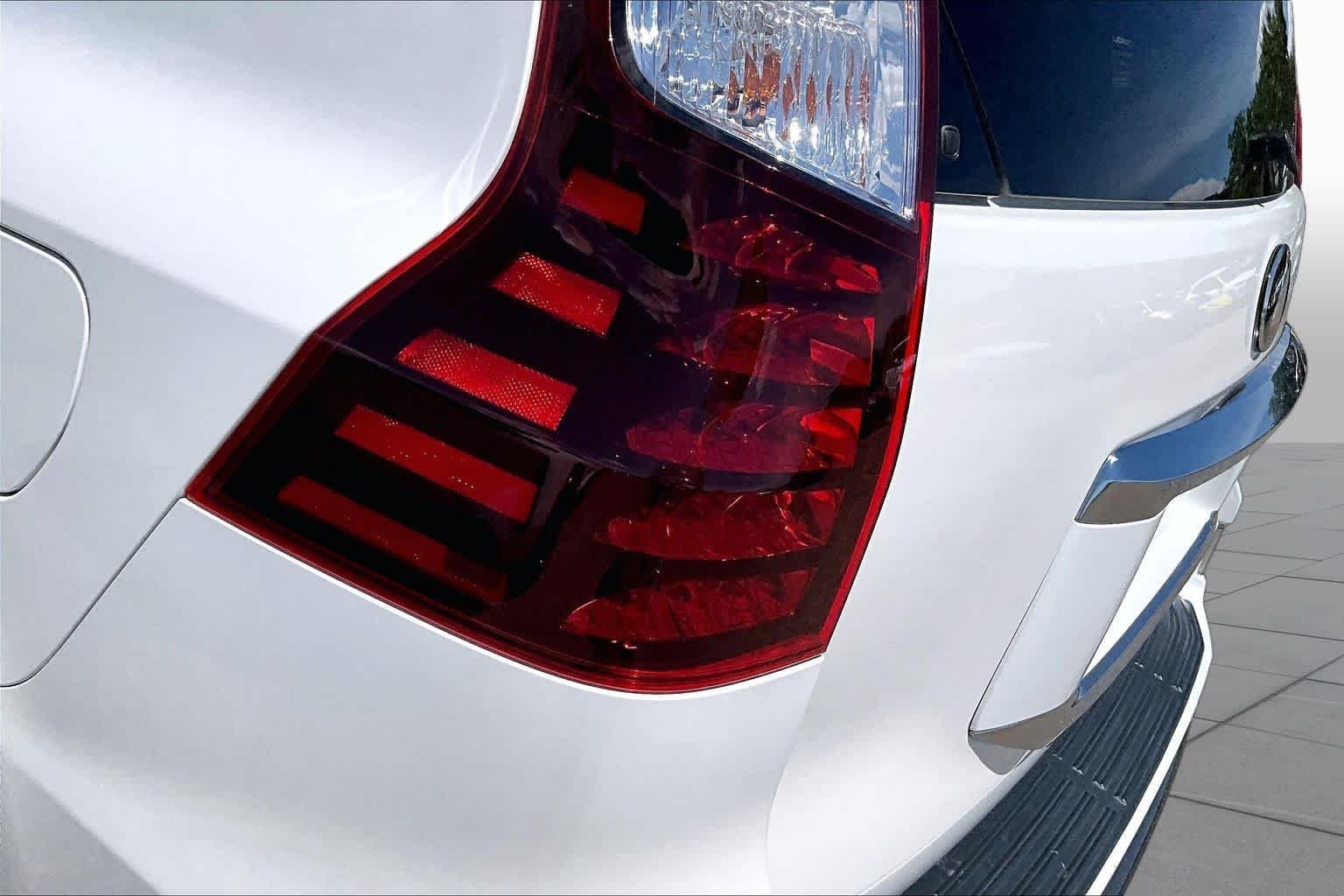 Used 2020 Starfire Pearl Lexus Premium image 26