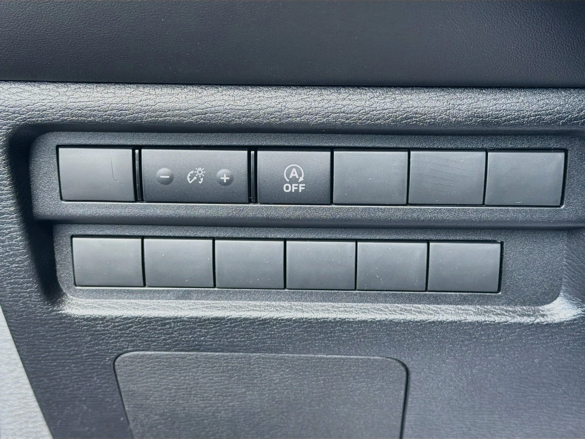 New 2026 Graphite Gray Mitsubishi LE image 9