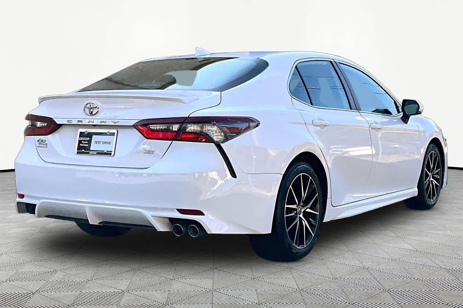 Used 2022 White Toyota SE image 13