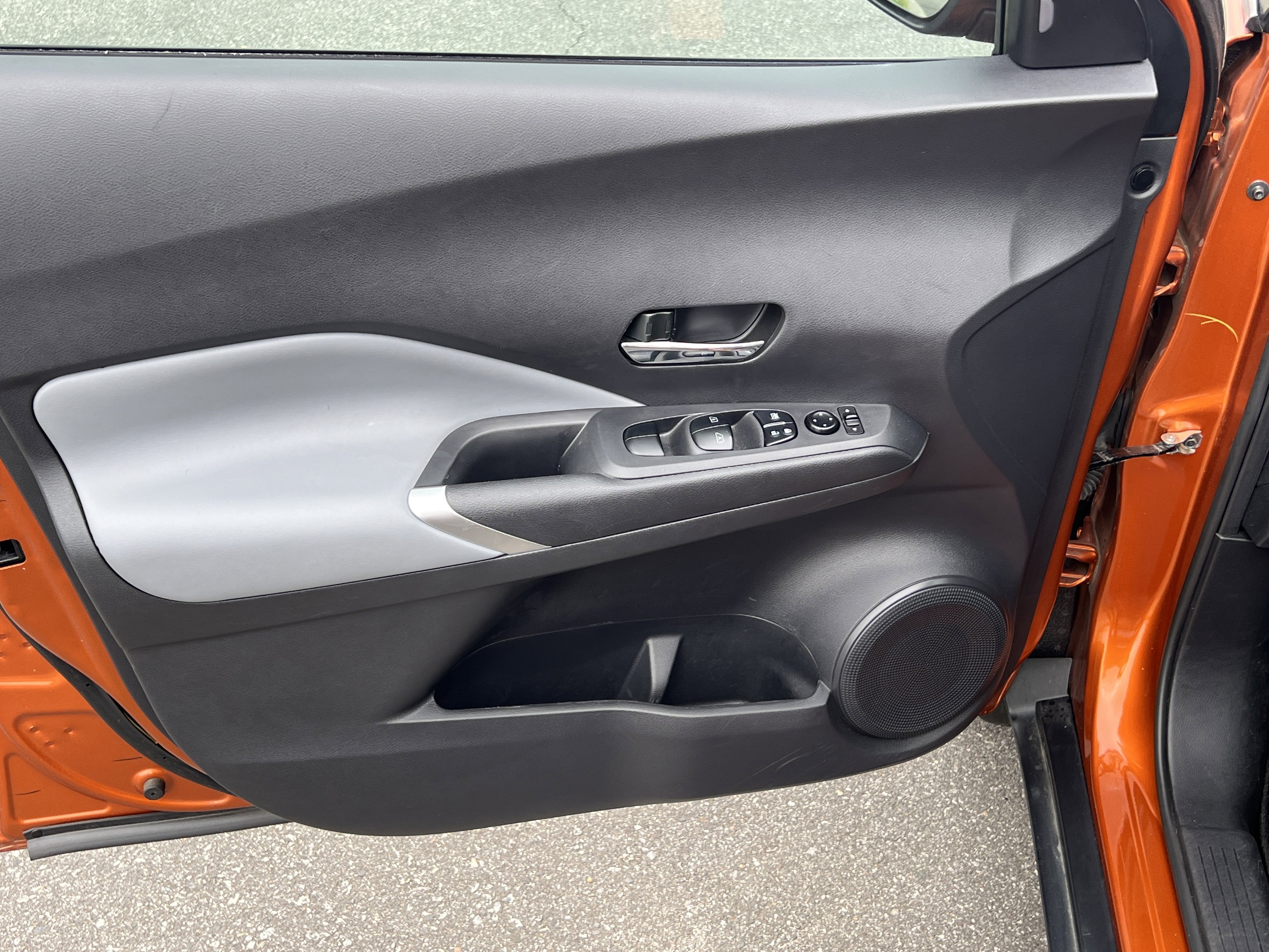 Certified Used 2023 Monarch Orange Metallic/Super Black Nissan SR image 19