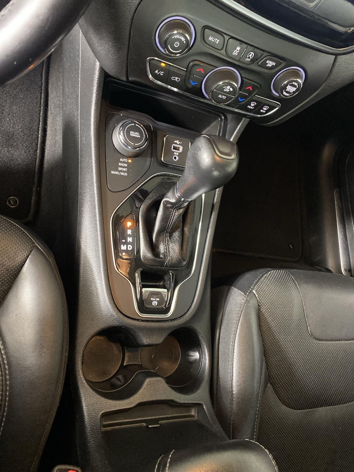 Used 2019 Sting-Gray Clearcoat Jeep Limited image 31