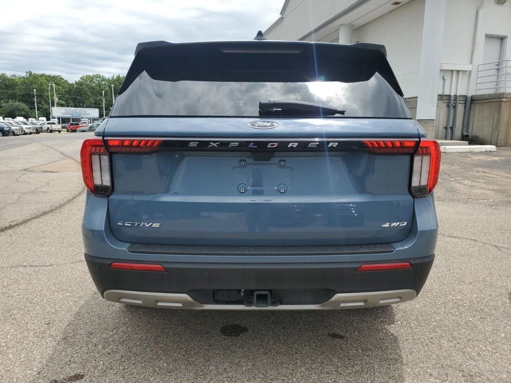 Used 2025 Vapor Blue Ford Active image 6
