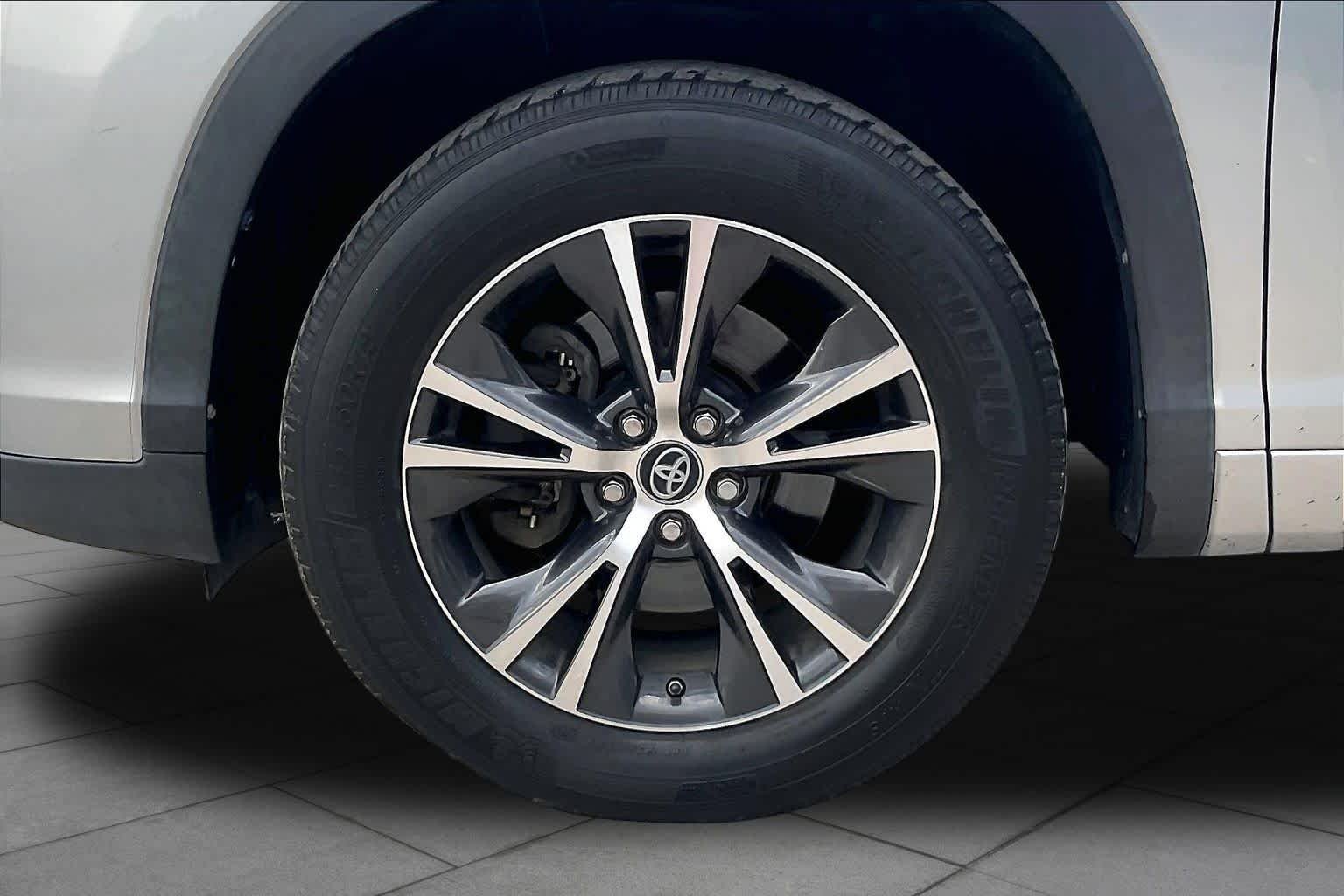 Used 2018 Celestial Silver Metallic Toyota LE image 11