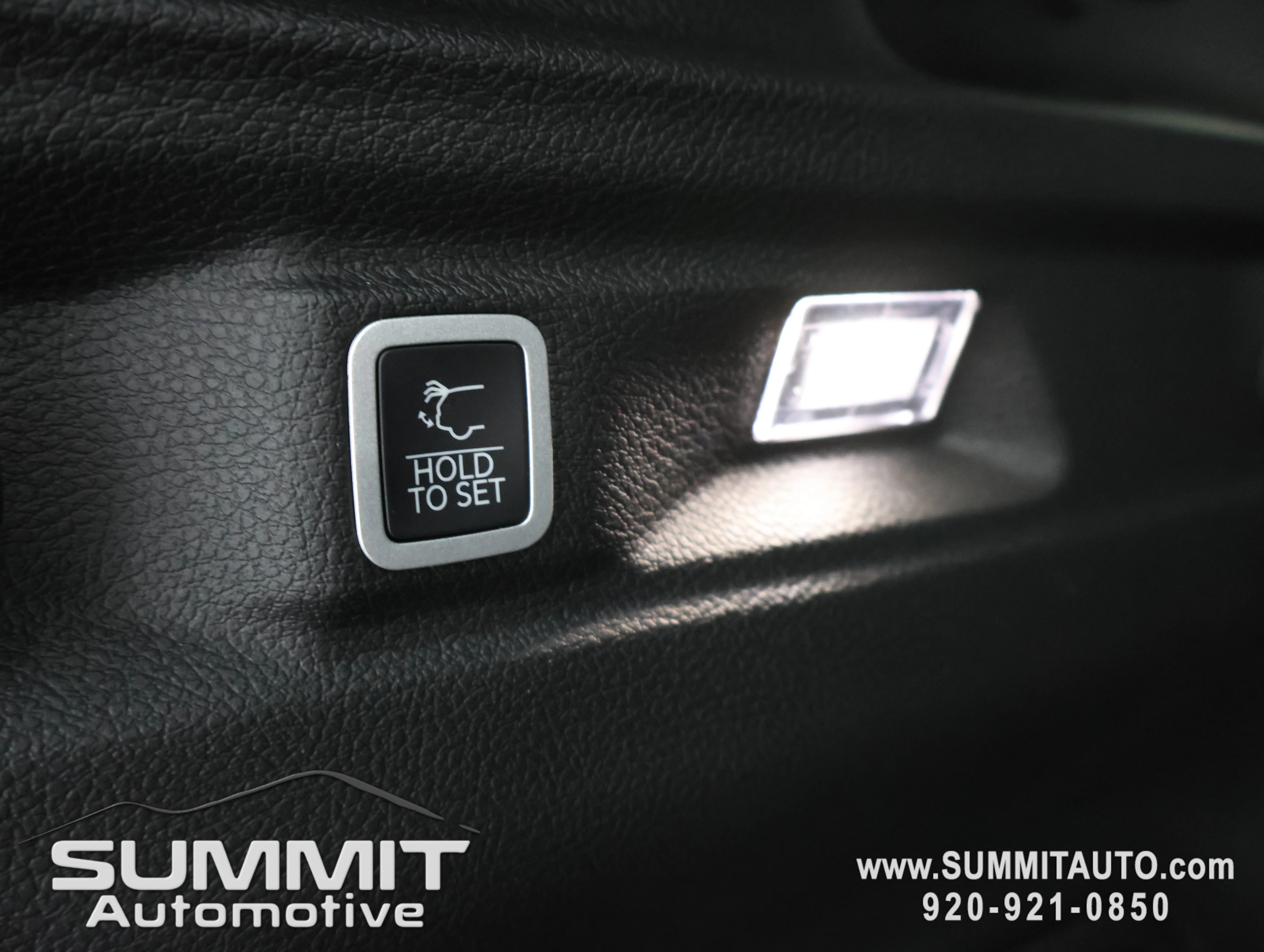 New 2026 Diamond Black Crystal Pearl-Coat Exterior Paint Jeep Limited image 31