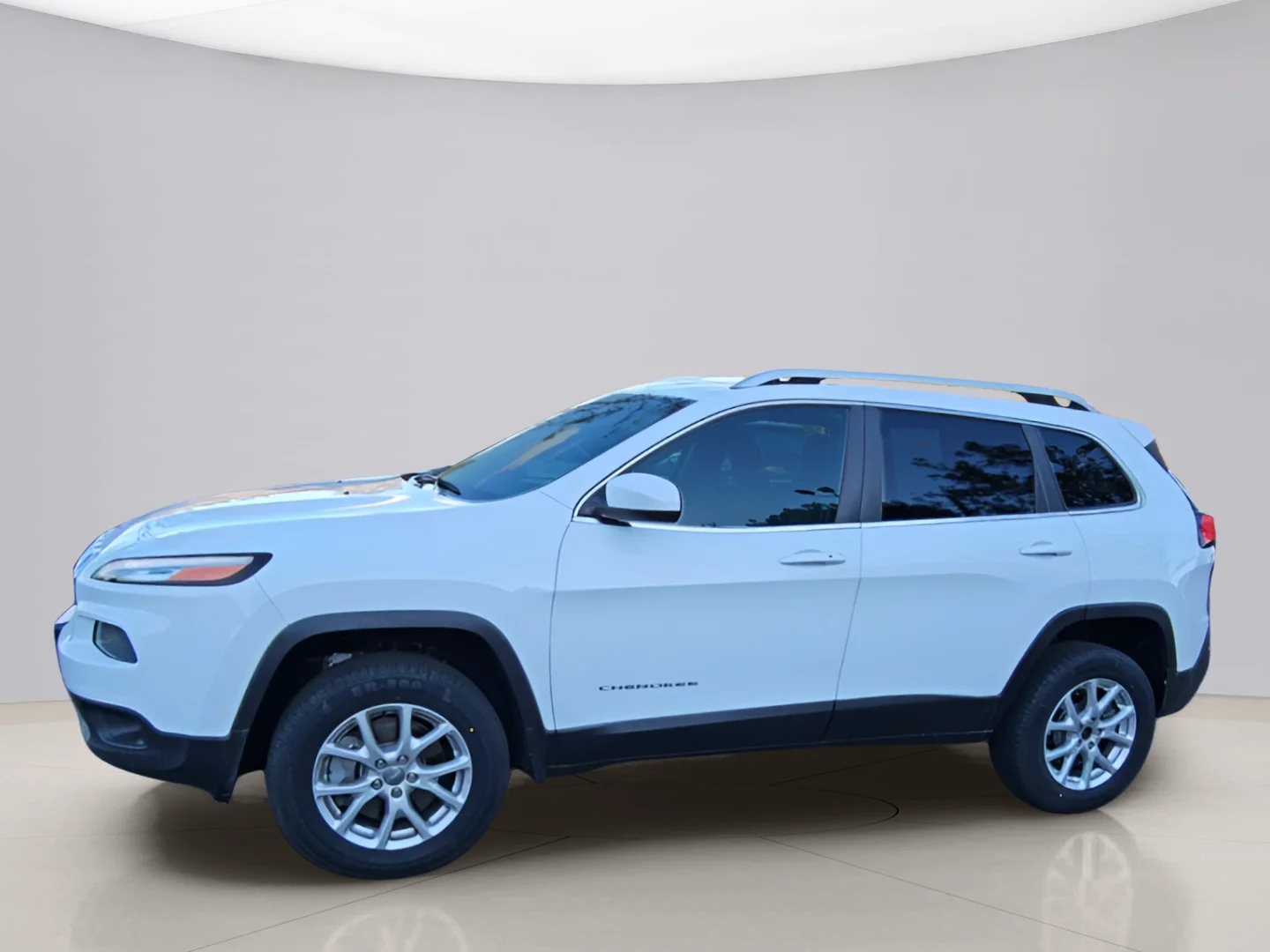 Used 2014 White Jeep Latitude Sport Utili image 5